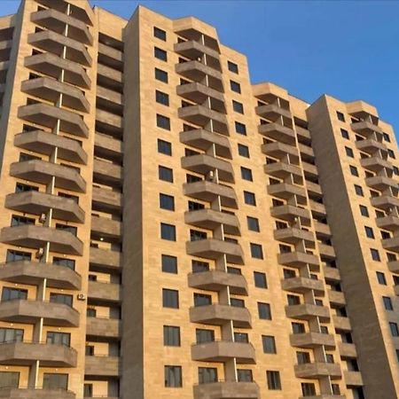Beautiful Apartment With 3 Balconies In The Center Of Jerevan Exteriör bild