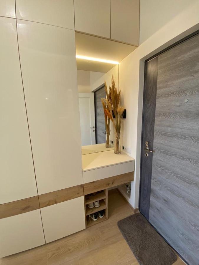 Beautiful Apartment With 3 Balconies In The Center Of Jerevan Exteriör bild