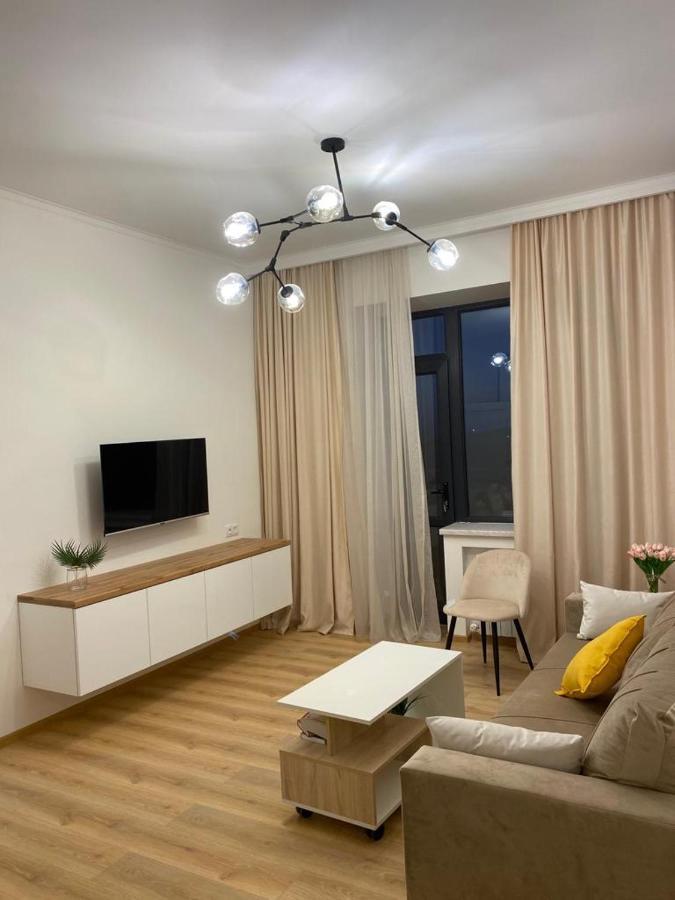 Beautiful Apartment With 3 Balconies In The Center Of Jerevan Exteriör bild