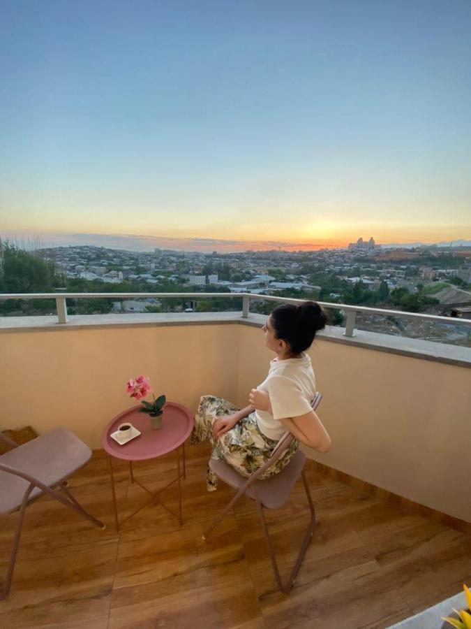 Beautiful Apartment With 3 Balconies In The Center Of Jerevan Exteriör bild