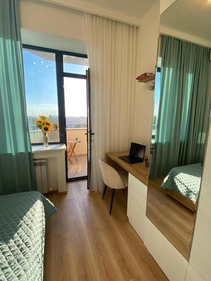 Beautiful Apartment With 3 Balconies In The Center Of Jerevan Exteriör bild